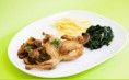 Codornizes fritas com cogumelos e cerveja